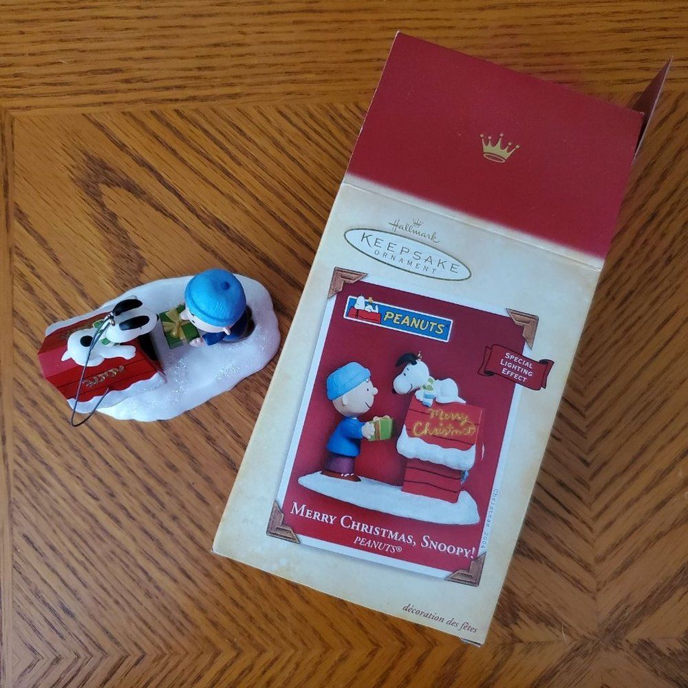 2004 Hallmark Peanuts Snoopy Ornament merry Christmas light up effect with box